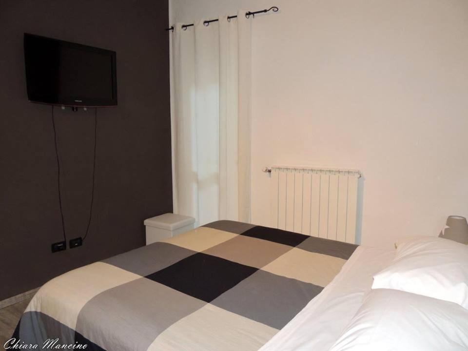 Hotel La Casa Del Colonnello à Verceil Extérieur photo